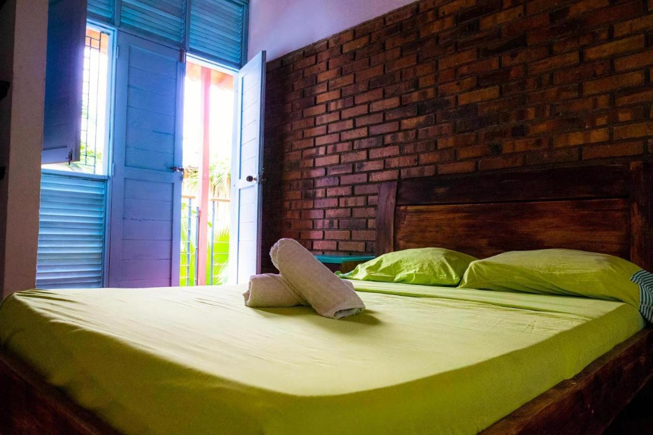 Aluna Hostel B&B Санта Марта Екстериор снимка
